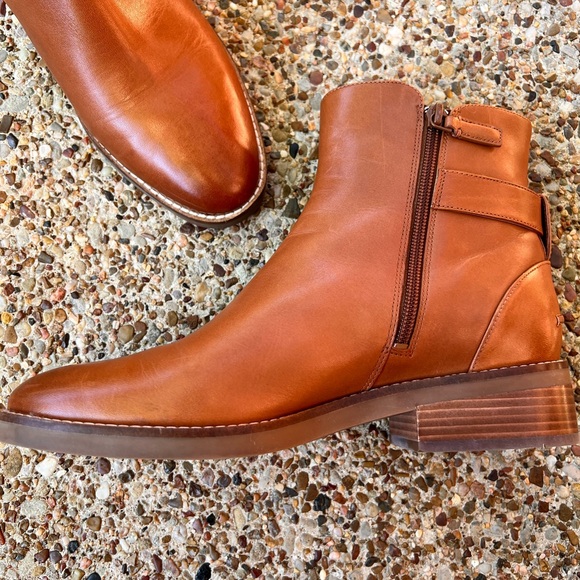 Cole Haan Chelsea Boot, 9.5B - Picture 4 of 6